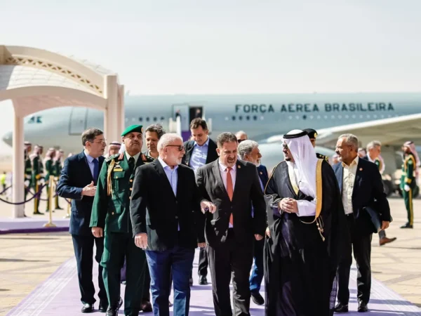 Embraer assina acordos para investimentos na Arábia Saudita