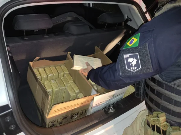 Homem é preso com 50 Kg de cocaína na Dutra em Taubaté