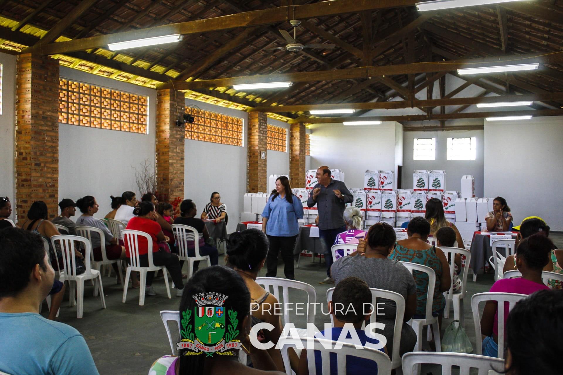 Canas inicia entrega das Cestas de Natal