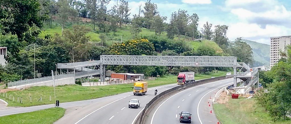 Aparecida libera passarela da Dutra para a passagem de moradores