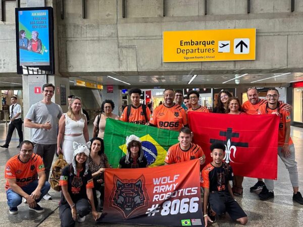 Equipe de Robótica da Escola Arnolfo Azevedo embarca para Orlando