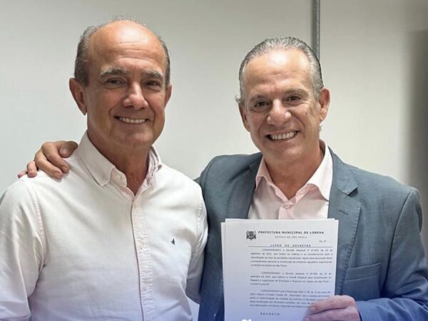 Sylvinho entrega decreto de adesão de Lorena ao Facilita SP ao Secretário Estadual de Desenvolvimento Econômico