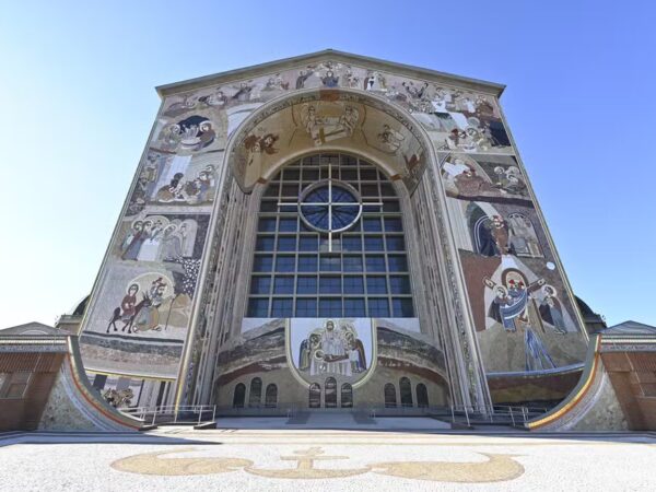 Basílica de Aparecida inaugura nova fachada