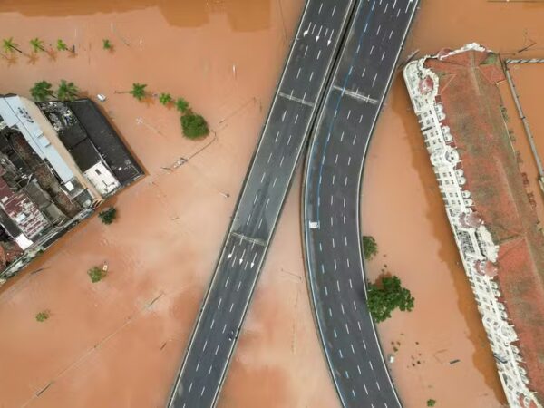 Lorena abre posto de coleta para ajuda às vítimas das enchentes no RS