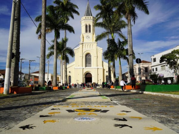 Corpus Christi reúne grande número de fiéis em Lorena