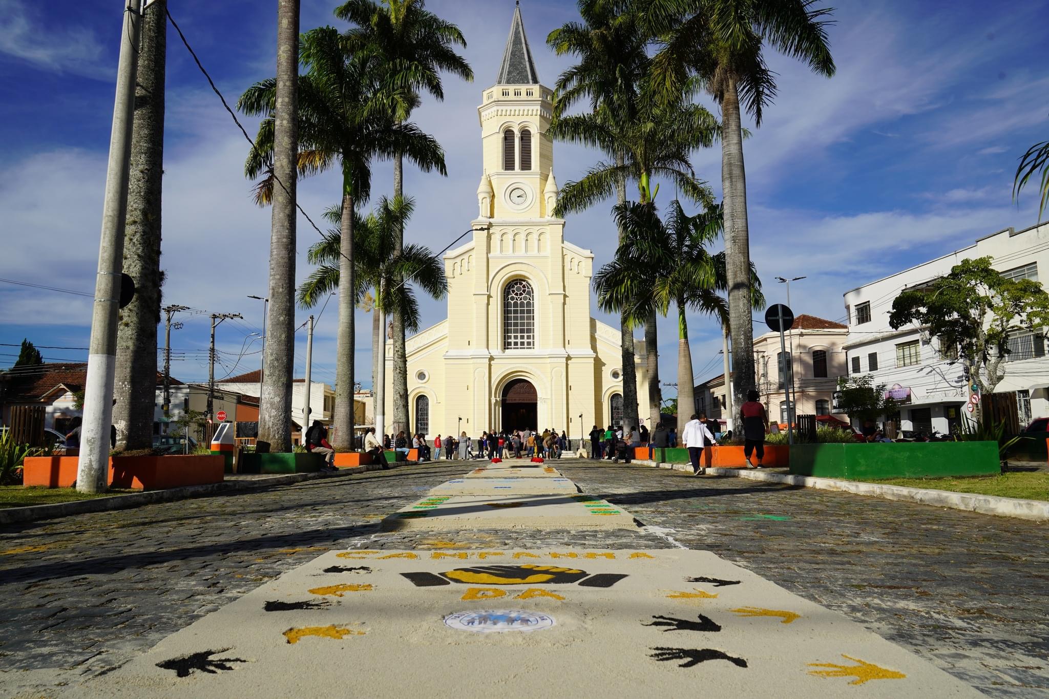 Corpus Christi reúne grande número de fiéis em Lorena