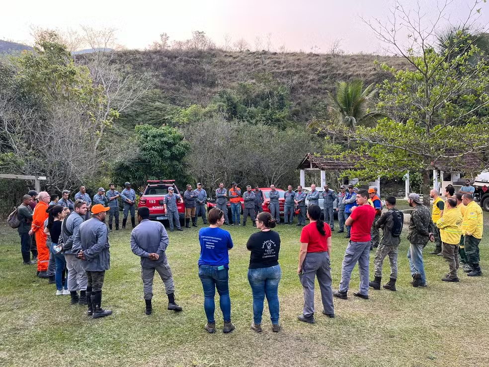 Defesa Civil encerra 5º dia de combate ao incêndio na Serra da Bocaina