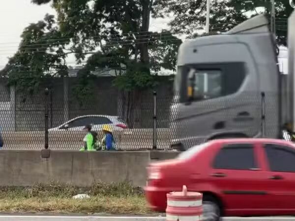 Ciclista de 76 anos que seguia para Aparecida morre atropelado por ônibus na Dutra