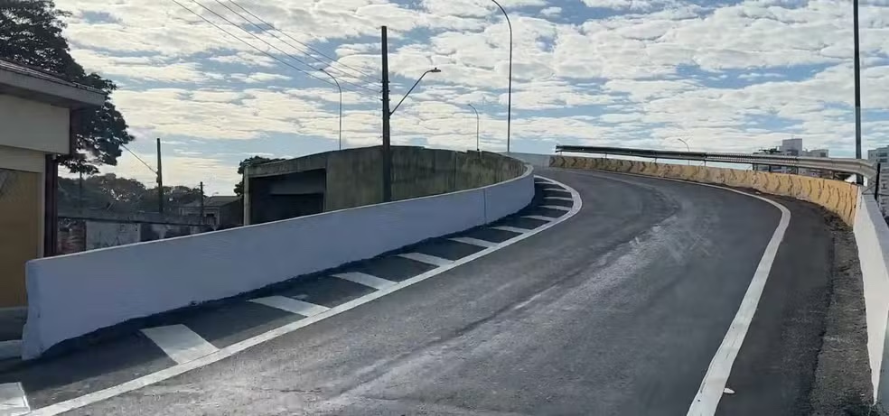 ‘Viaduto torto’ é liberado para os motoristas após ficar nove dias interditado para obras em Taubaté