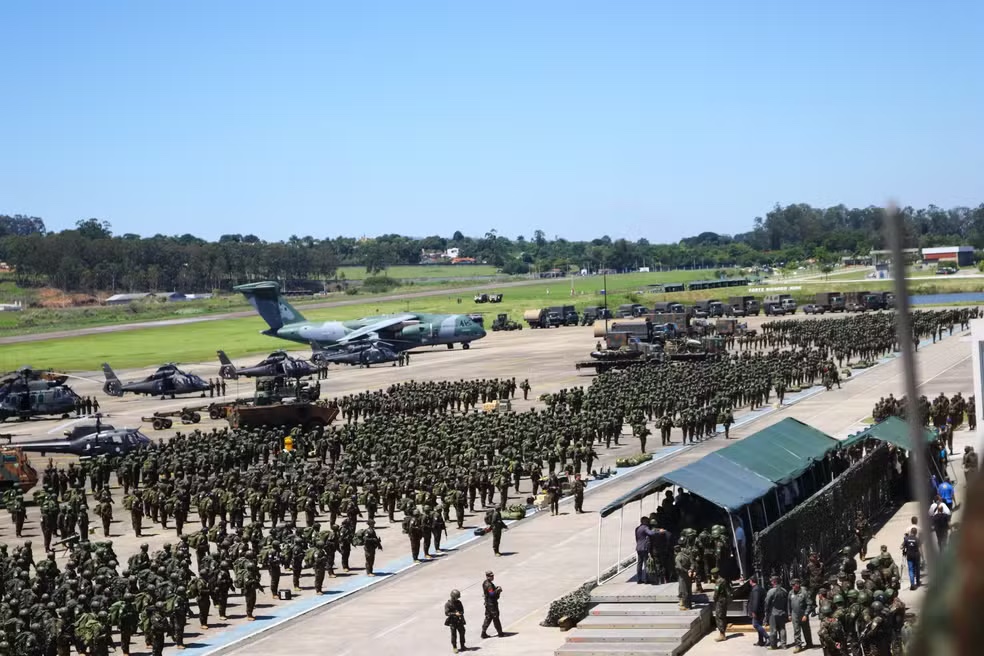 Exército faz simulação de missão no Vale do Paraíba