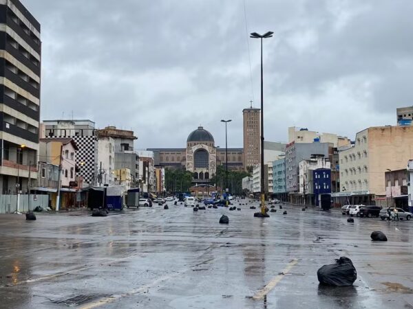 Justiça libera que feira livre de Aparecida fique montada direto até dia 5 de janeiro