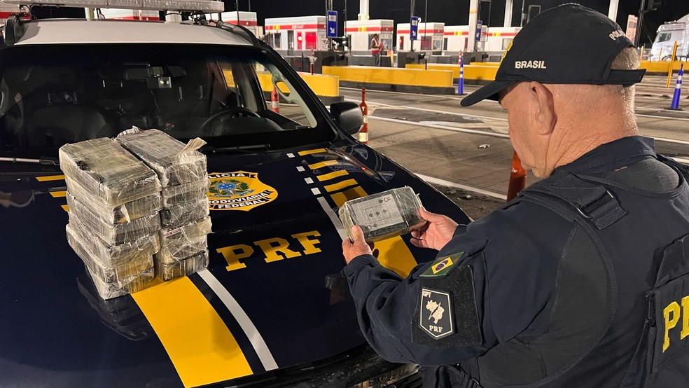 Casal é preso com quase 14 kg de droga em carro na Dutra