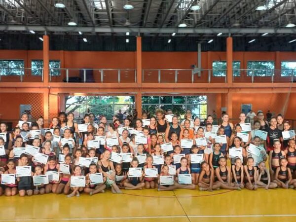Ginastas participam de oficina técnica em Guaratinguetá