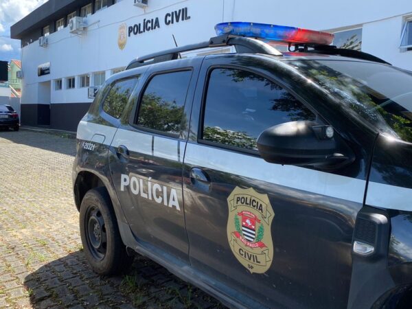 Jovem de 21 anos é morto a tiros na porta da própria casa, em Cruzeiro