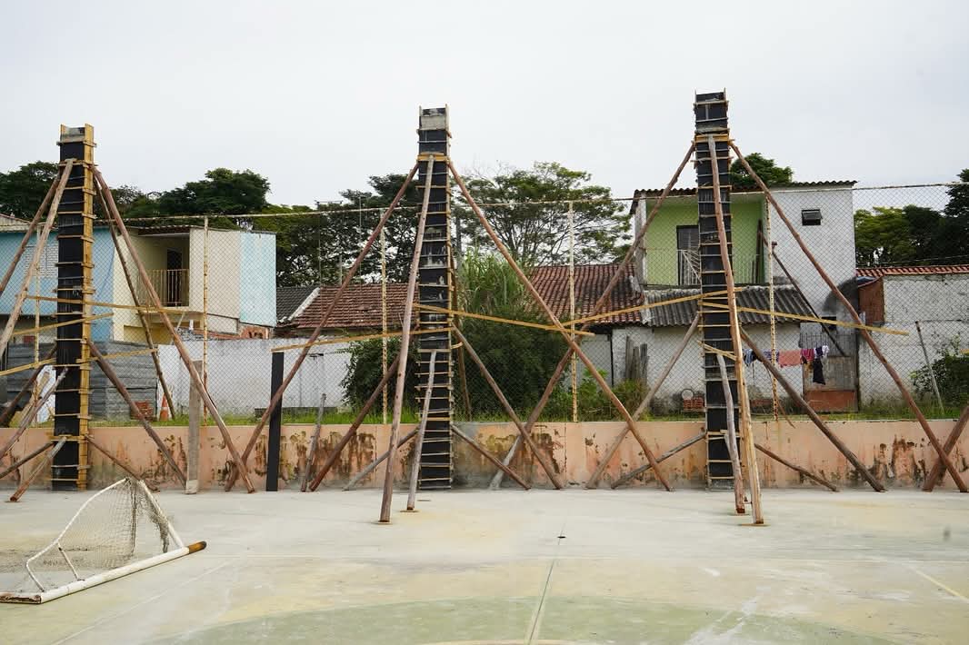 Obra de cobertura da quadra poliesportiva da Vila Cristina segue a todo vapor em Lorena