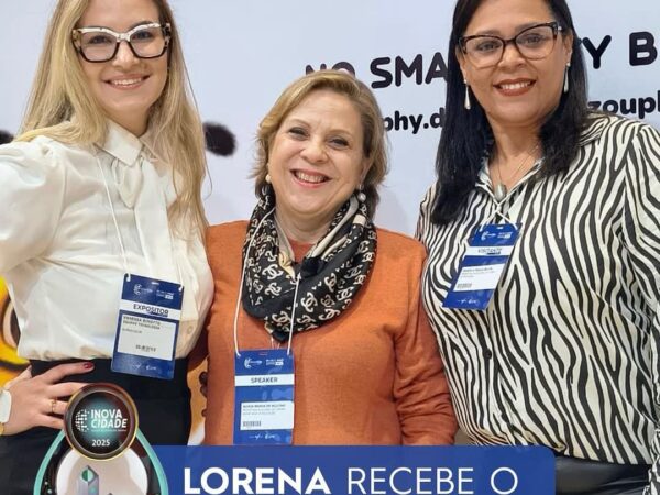 Lorena recebe Prêmio InovaCidade 2025 por implantação de plataforma educacional na rede municipal de ensino