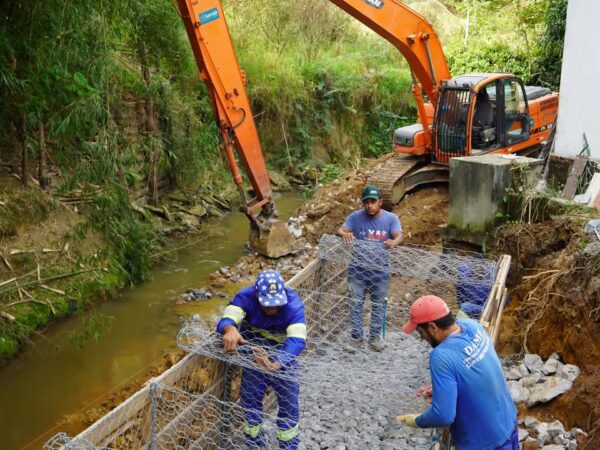 Prefeitura inicia construção de muro de gabião às margens do Rio Quatinga
