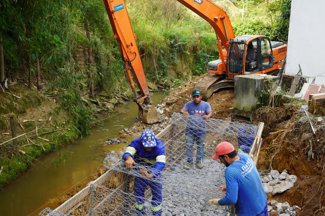 Prefeitura inicia construção de muro de gabião às margens do Rio Quatinga