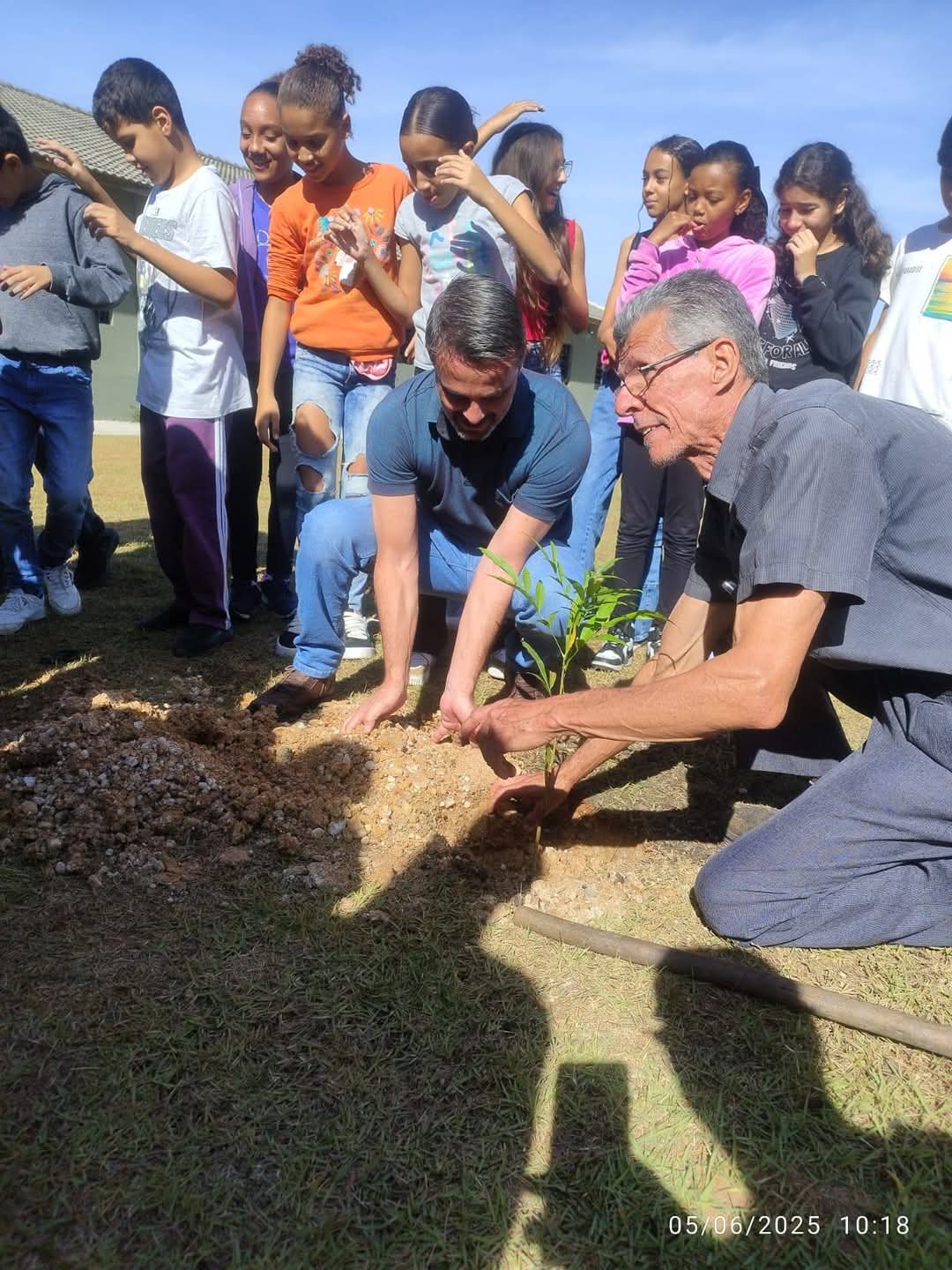 Canas encerra Semana do Meio Ambiente com plantio de árvores