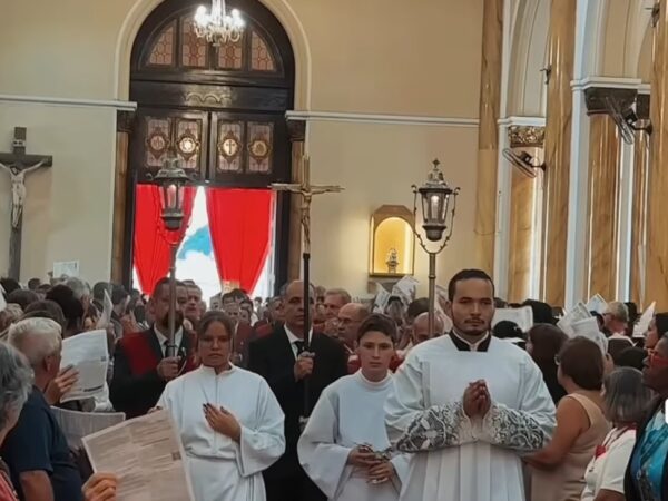 Corpus Christi reúne grande número de religiosos em Lorena