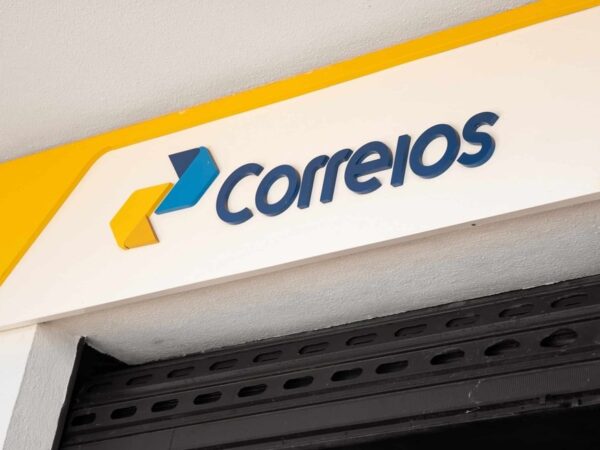 Aposentados podem ir aos Correios consultar resposta sobre descontos ilegais no INSS