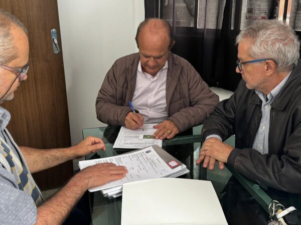Lorena assina autorização para regularização das áreas do Polo Industrial, às margens da SP-62