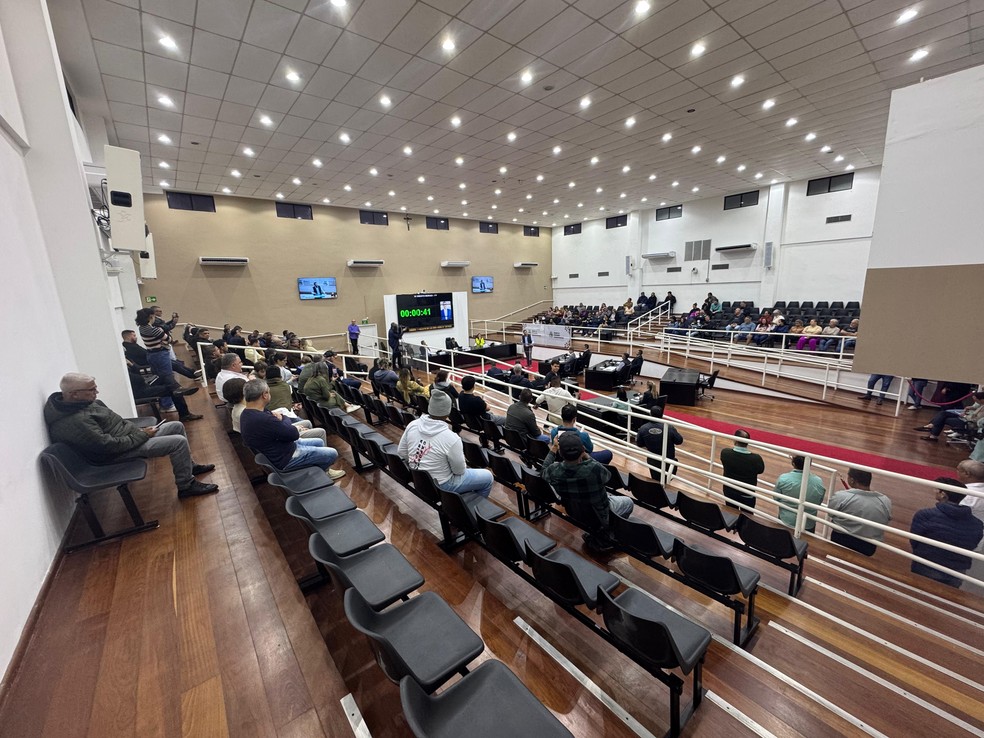 Vereadores aprovam projeto que cria taxa de lixo, em Pinda