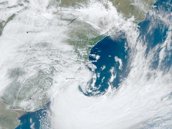 Com chegada de frente fria, nova ventania deve atingir região nesta terça-feira (29)