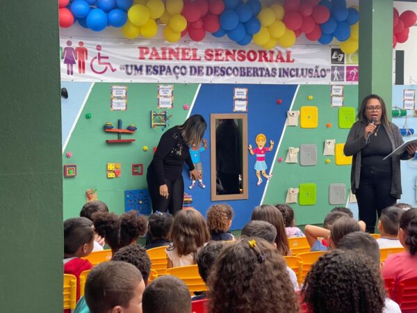 Educação de Lorena inaugura Muro Sensorial na EM Presidente Jânio da Silva Quadros