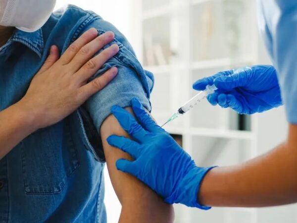 Cruzeiro recebe Campanha de Vacinação Contra a Dengue