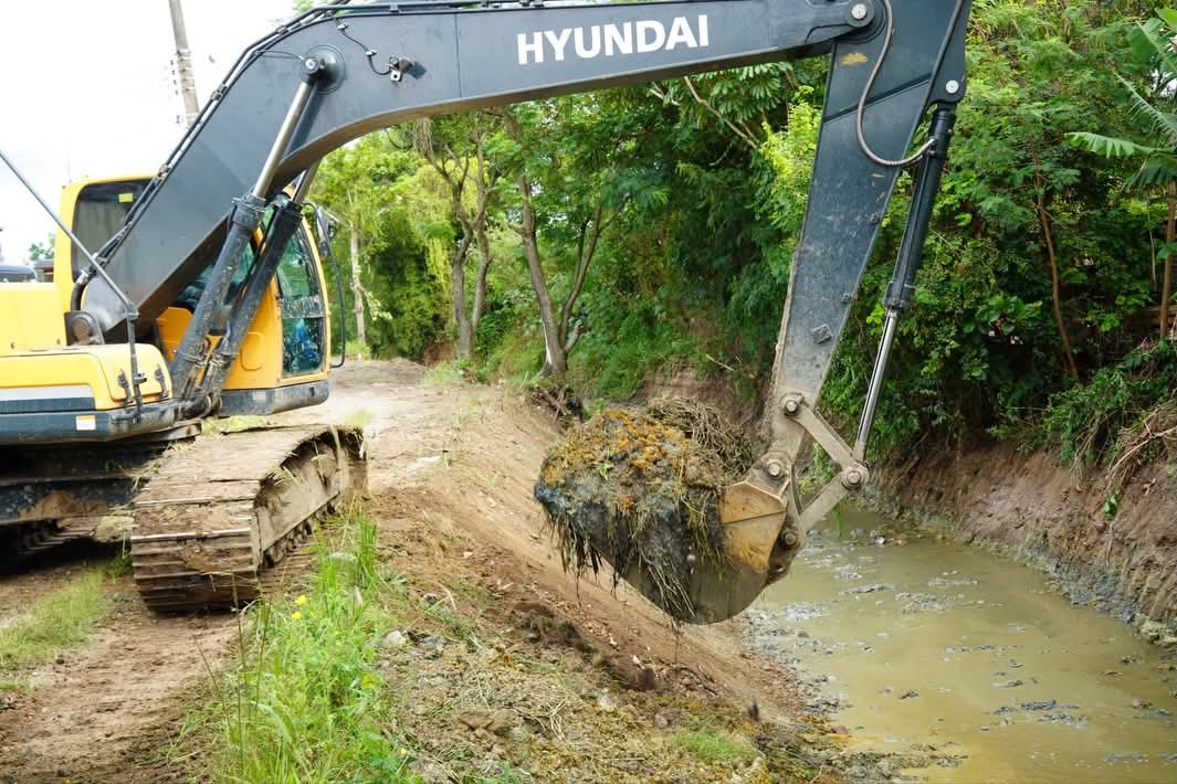 Serviço de desassoreamento do Rio Mandi segue a todo vapor em Lorena