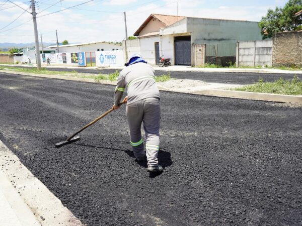 Obra de pavimentação dos trechos restantes da Avenida Brasil está em fase de finalização