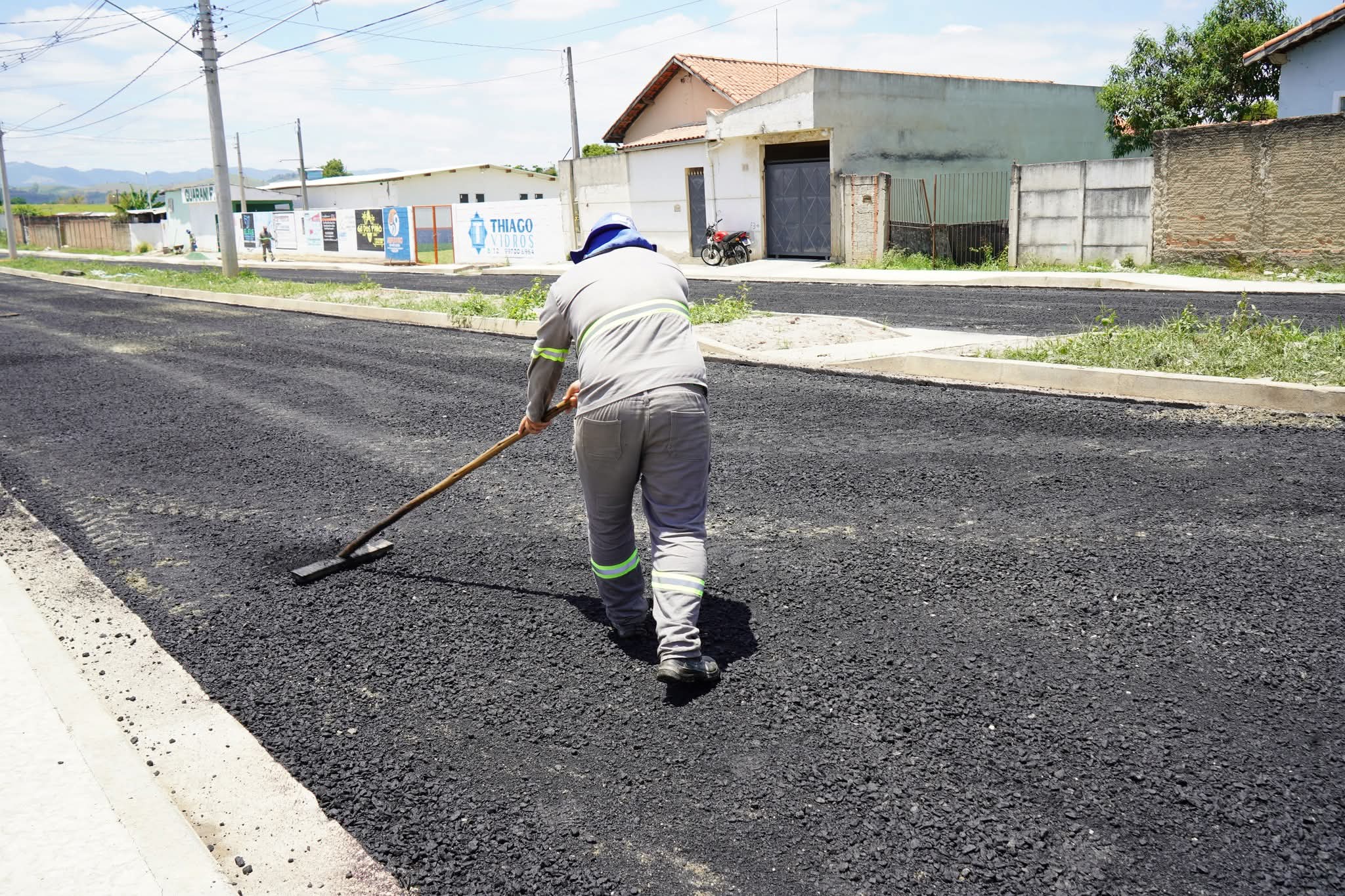 Obra de pavimentação dos trechos restantes da Avenida Brasil está em fase de finalização