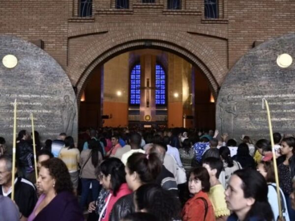 Boato de que a Porta Santa da Basílica fecharia por 25 anos atrai fiéis para Aparecida