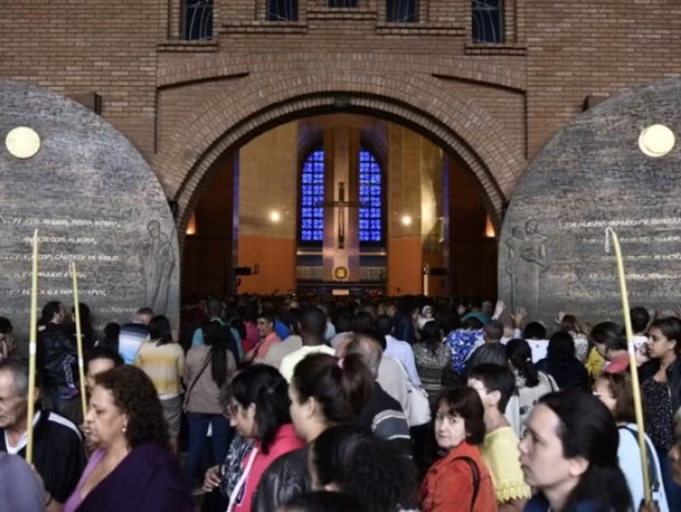 Boato de que a Porta Santa da Basílica fecharia por 25 anos atrai fiéis para Aparecida