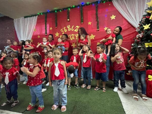 𝐀𝐭𝐢𝐯𝐢𝐝𝐚𝐝𝐞 𝐝𝐞 𝐍𝐚𝐭𝐚𝐥 𝐫𝐞ú𝐧𝐞 𝐟𝐚𝐦𝐢𝐥𝐢𝐚𝐫𝐞𝐬 𝐞 𝐞𝐪𝐮𝐢𝐩𝐞 𝐝𝐚 𝐂𝐫𝐞𝐜𝐡𝐞 𝐋𝐞𝐝𝐚 𝐌𝐚𝐫𝐢𝐚