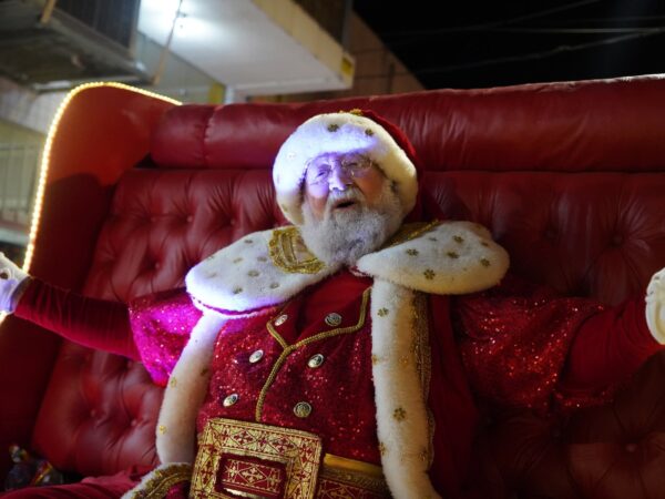 Chegada do Papai Noel e Parada de Natal reúnem um grande público em Lorena