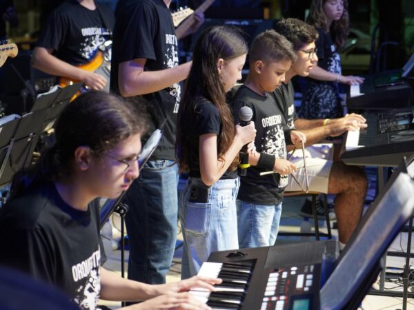 Orquestra Mirim de Lorena e Coral Entre Vozes se apresentam no Natal Iluminado