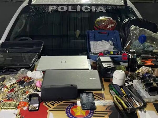 Dupla é presa suspeita de furtar casas e veículos em Pinda