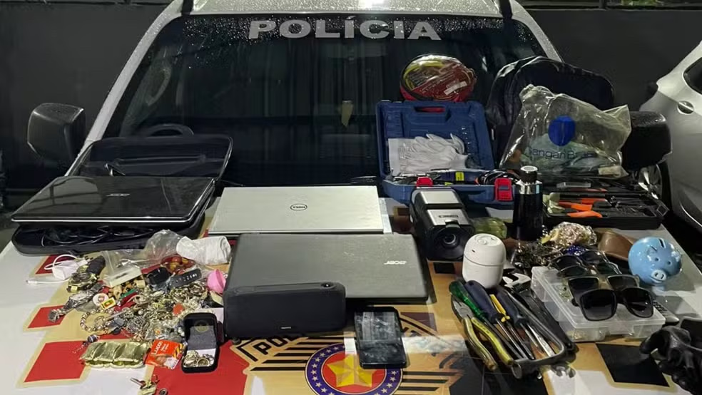 Dupla é presa suspeita de furtar casas e veículos em Pinda