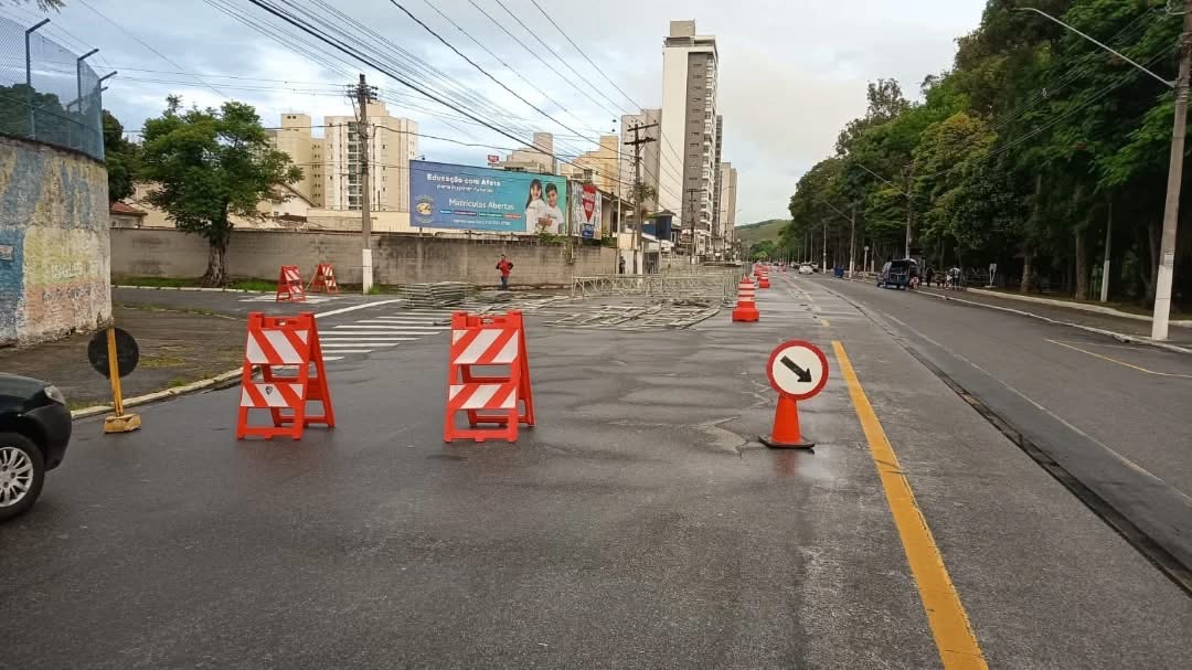 Início da montagem das estruturas do Carnaval em Guará