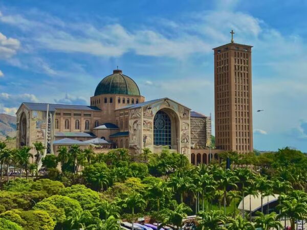 Basílica de Aparecida estuda controle de acesso devido ao aumento no número de carros