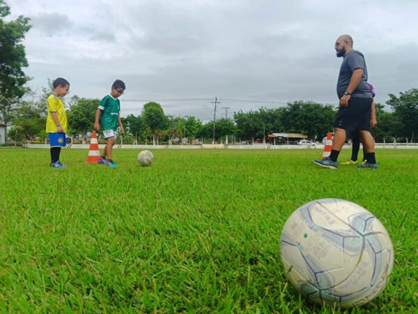 𝐂𝐨𝐦𝐞𝐜̧𝐚 𝐚 𝐄𝐬𝐜𝐨𝐥𝐢𝐧𝐡𝐚 𝐝𝐞 𝐅𝐮𝐭𝐞𝐛𝐨𝐥 𝐒𝐮𝐛-𝟖, em Canas