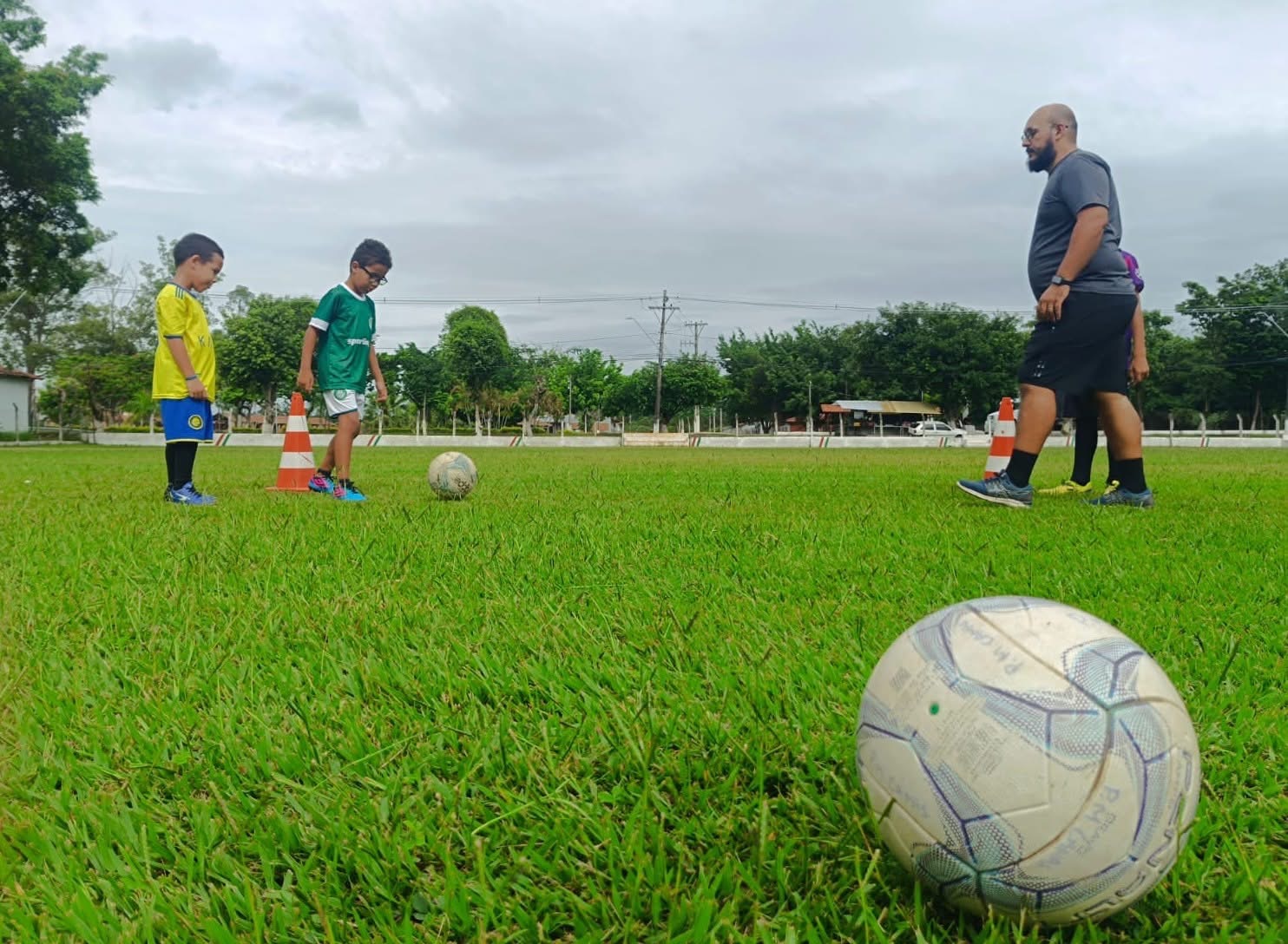 𝐂𝐨𝐦𝐞𝐜̧𝐚 𝐚 𝐄𝐬𝐜𝐨𝐥𝐢𝐧𝐡𝐚 𝐝𝐞 𝐅𝐮𝐭𝐞𝐛𝐨𝐥 𝐒𝐮𝐛-𝟖, em Canas