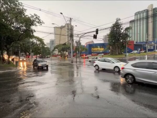 Vale e região seguem em alerta para tempestades com ventos fortes