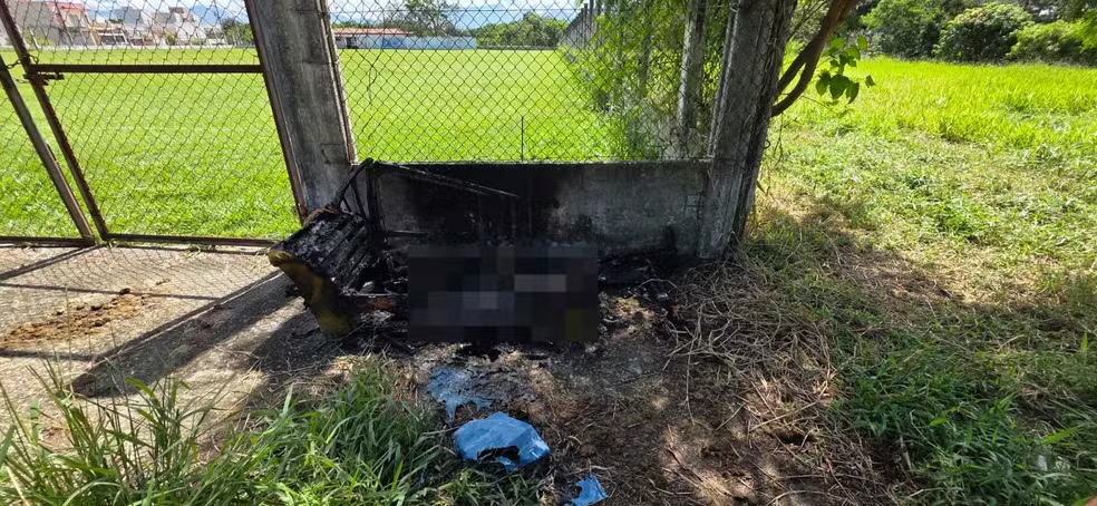 Ossada humana é encontrada dentro de sofá carbonizado em rua de Pinda