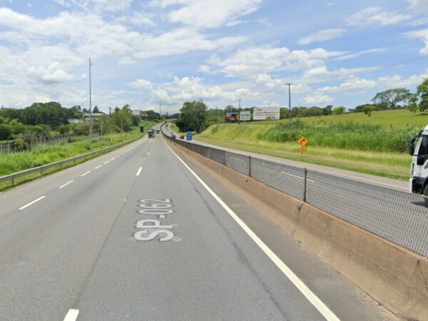 Mulher de 21 anos morre em acidente de moto na Dutra, em Guará