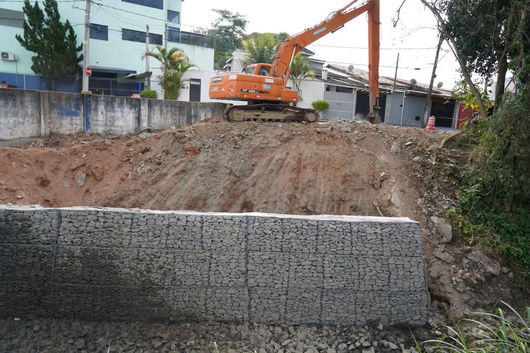 Lorena realiza obras de contenção de barrancos para reforçar a segurança em diferentes pontos da cidade