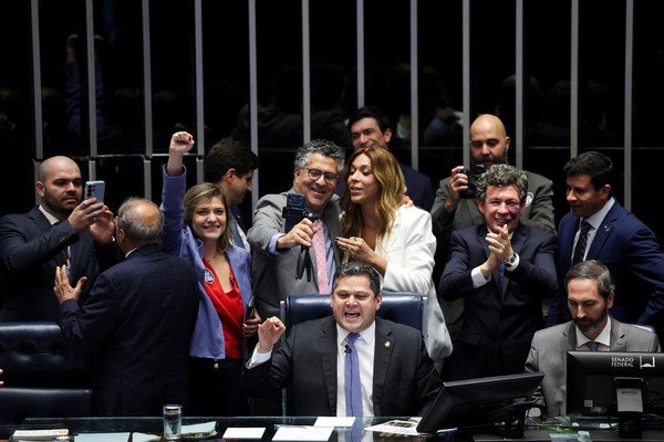 Senado aprova PEC do fim da escala 6×1 e trabalhador terá dois dias de folga por semana