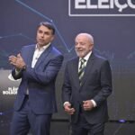 Lula e Flávio Bolsonaro participam do 1⁰ debate do 2⁰ turno das eleições presidenciais
